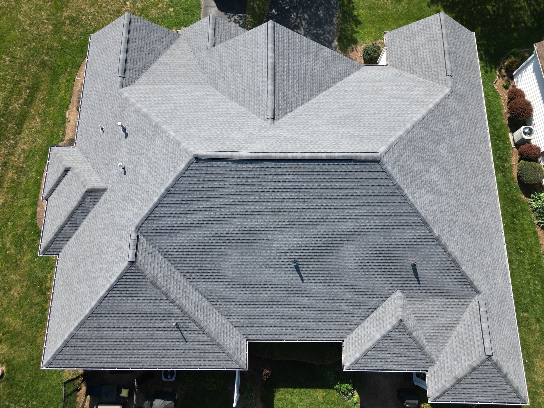 Aerial view of a multi-gabled central Virginia home with new architectural shingles by Lounsbury Roofing